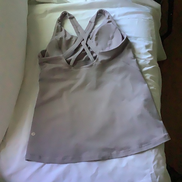 Size 10 lululemon tank. Has built in bra only worn a few times. - Picture 5 of 8